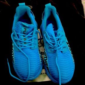 Brand is furuian they are size 5 in women and they are blue they  steel toes